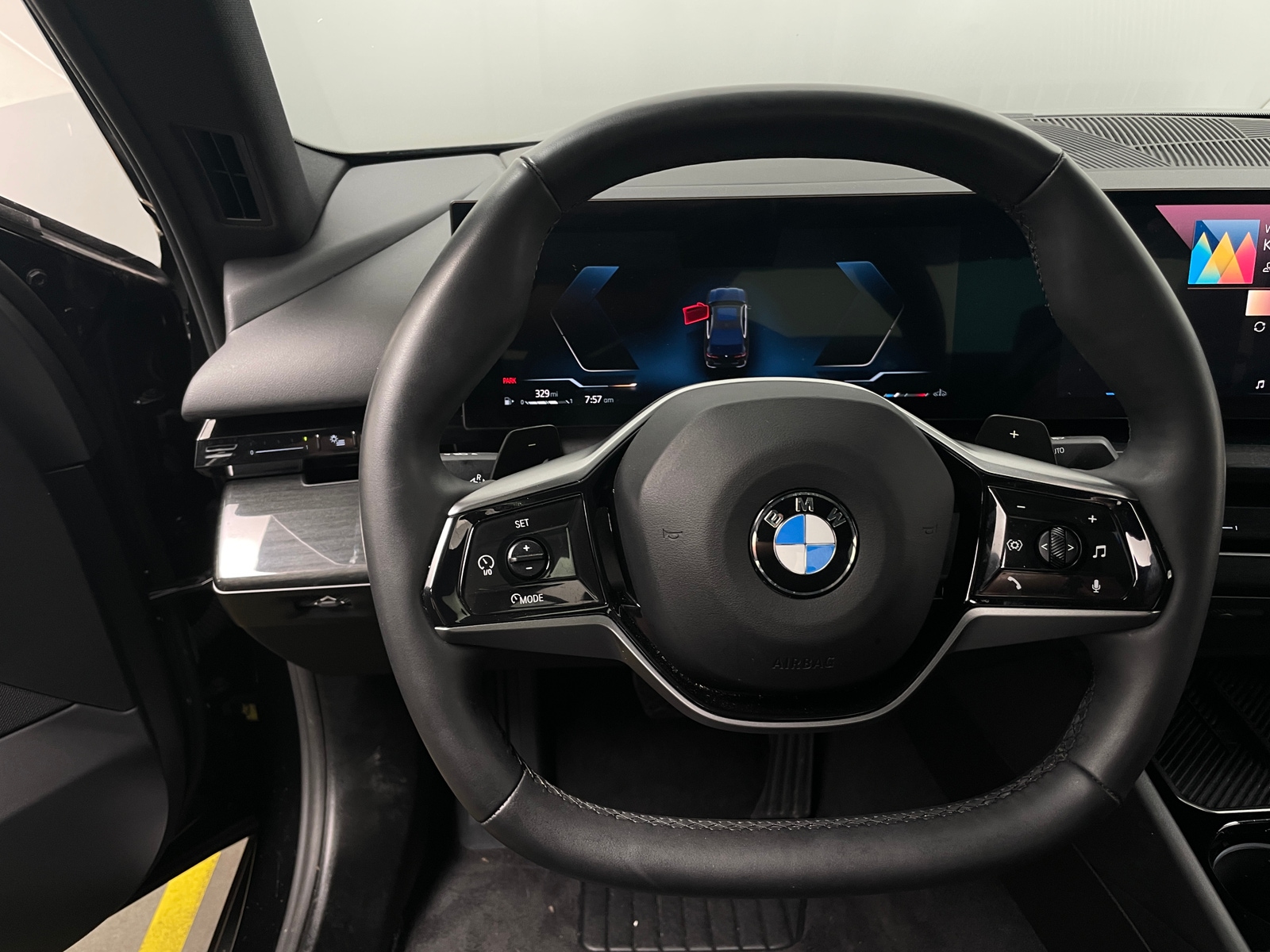 Thumbnail: 2025 BMW 5 Series - 4
