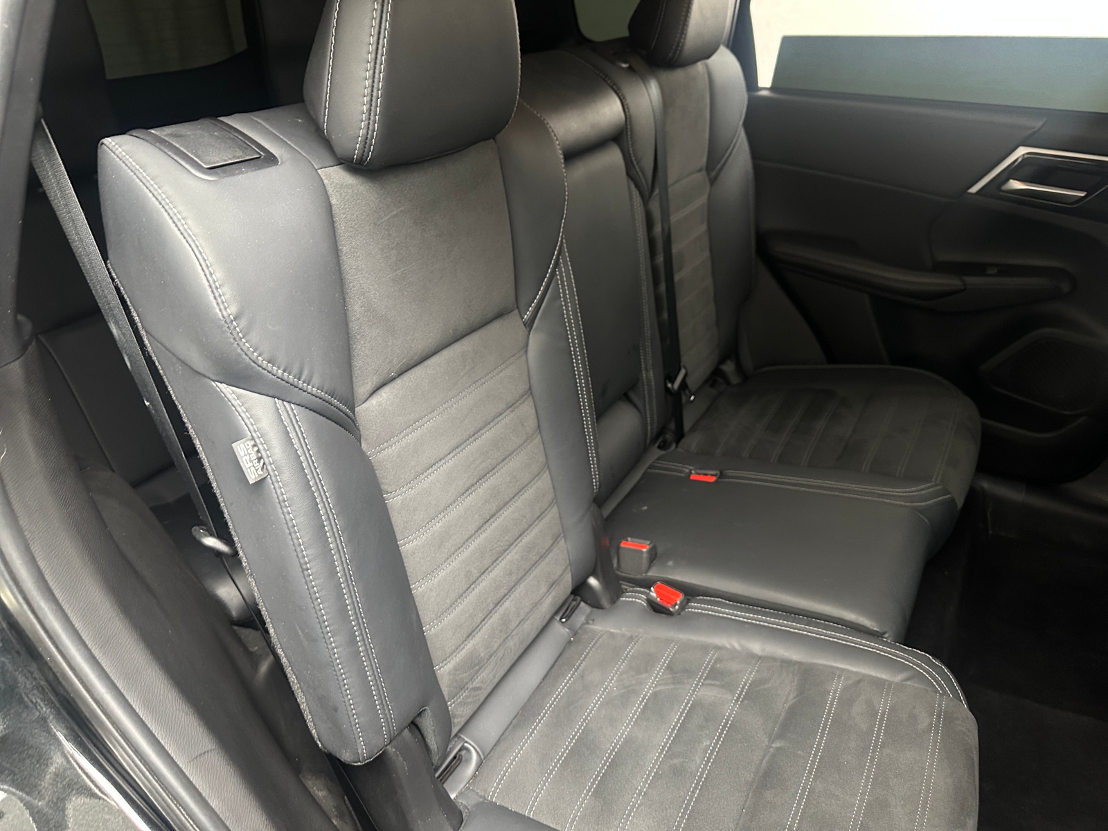Thumbnail: 2023 Mitsubishi Outlander - 5