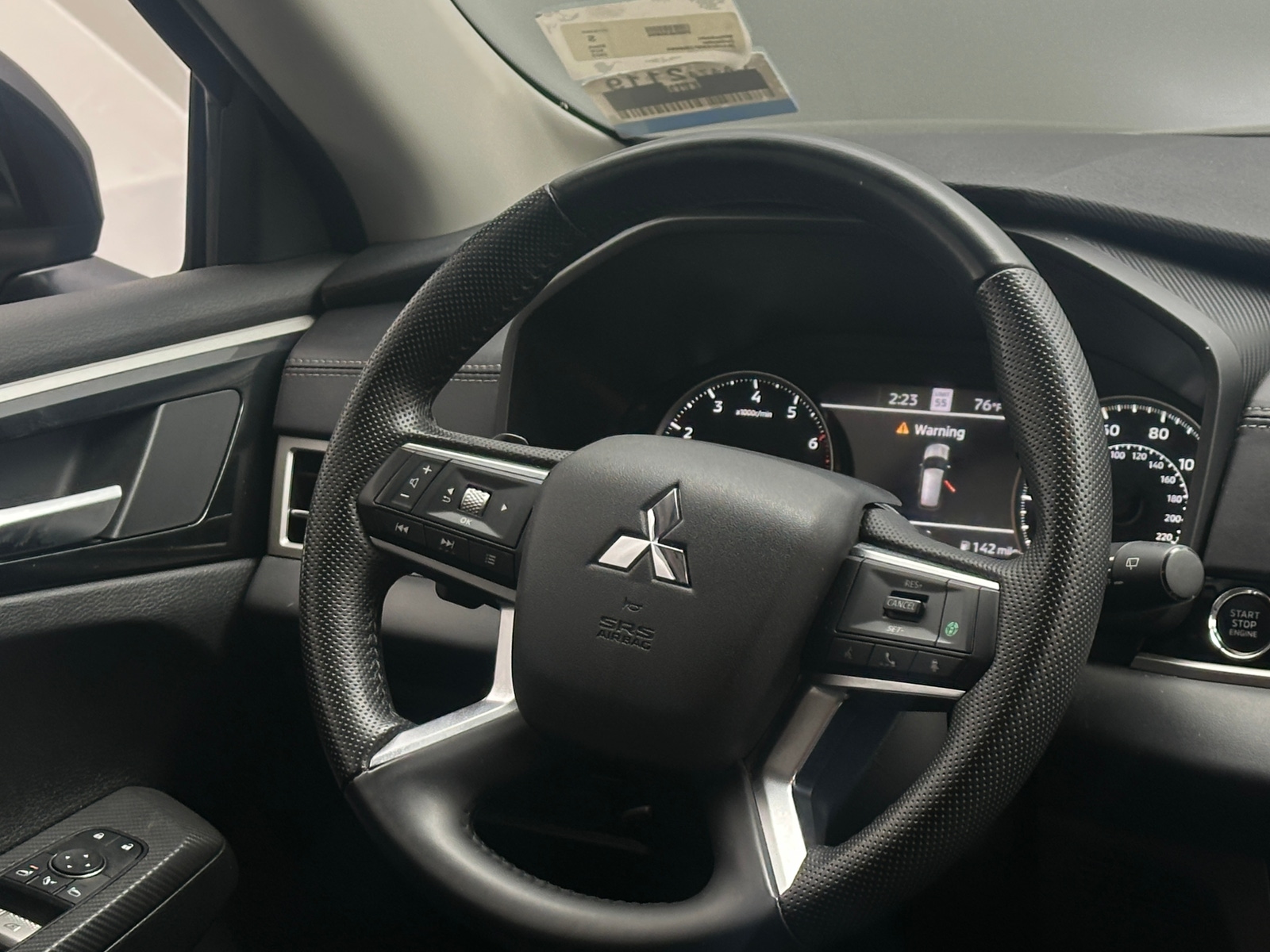 Thumbnail: 2023 Mitsubishi Outlander - 4