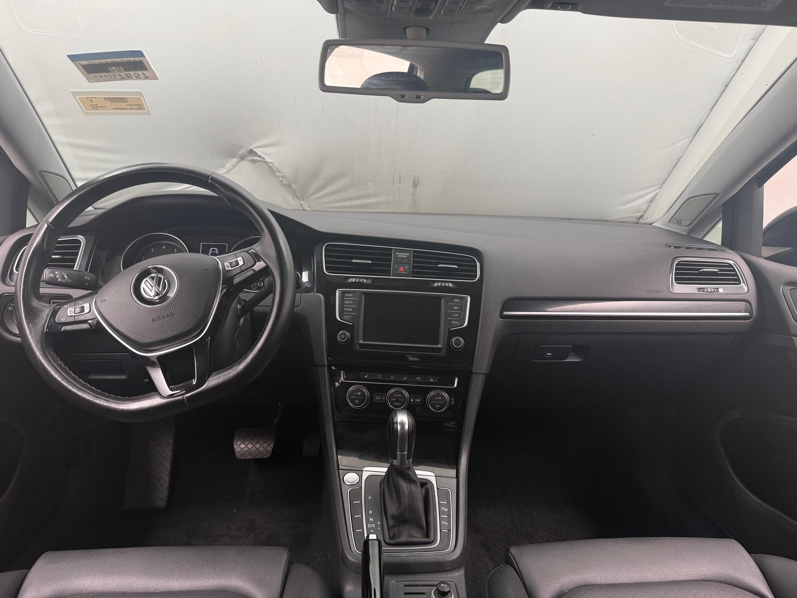 Thumbnail: 2016 Volkswagen Golf - 3