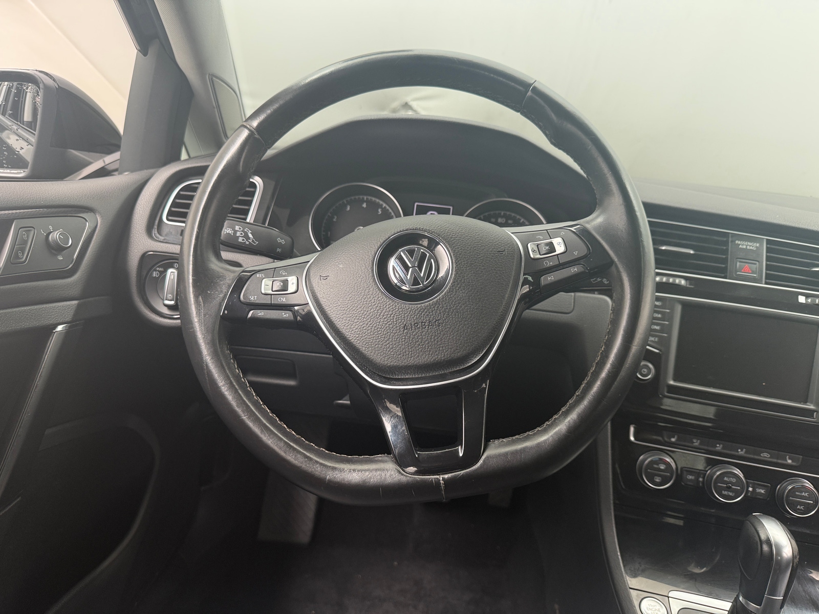 Thumbnail: 2016 Volkswagen Golf - 5