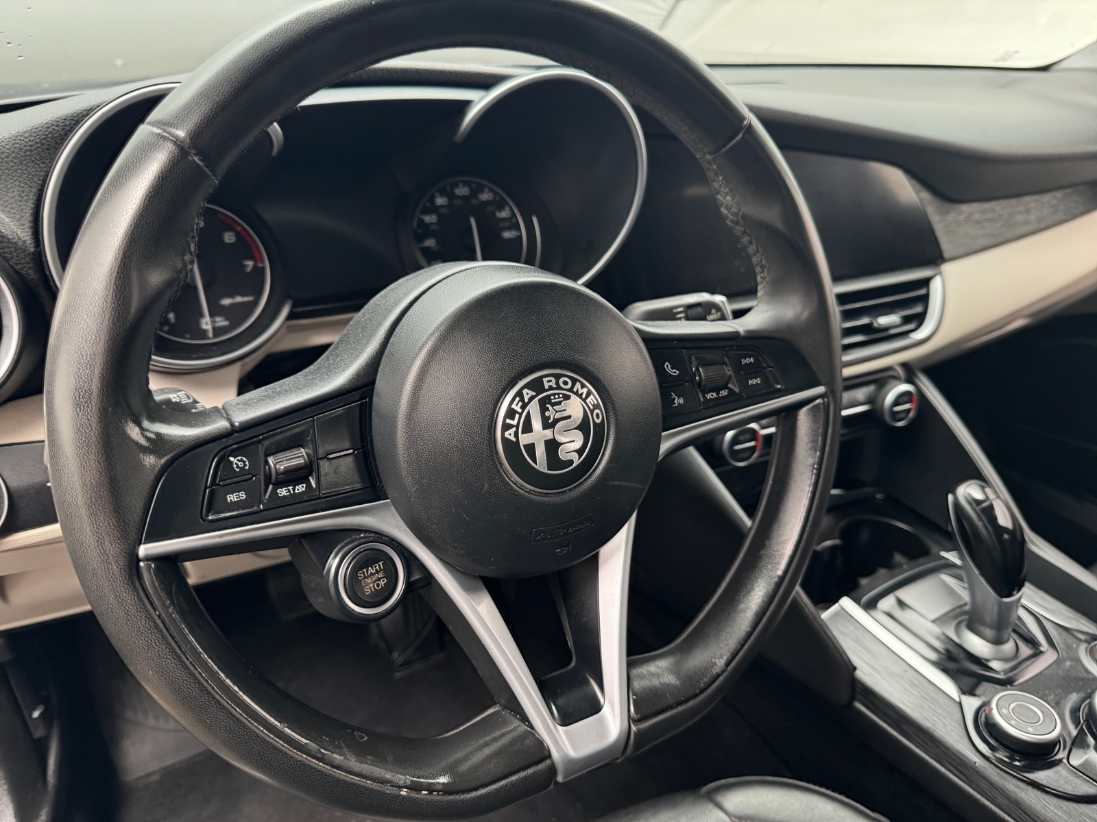 Thumbnail: 2019 Alfa Romeo Giulia - 4