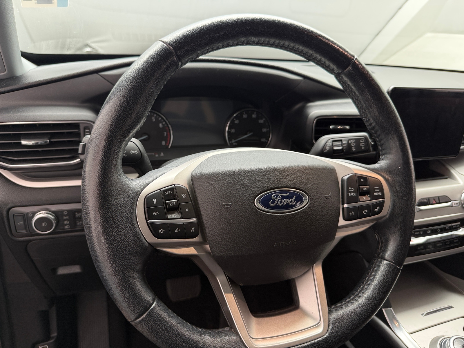 Thumbnail: 2022 Ford Explorer - 5