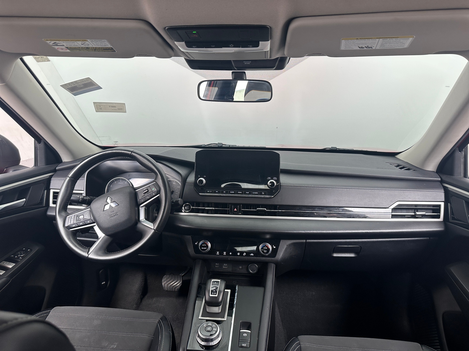Thumbnail: 2024 Mitsubishi Outlander - 2