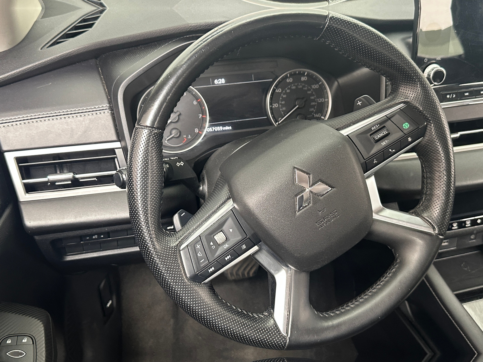 Thumbnail: 2024 Mitsubishi Outlander - 4