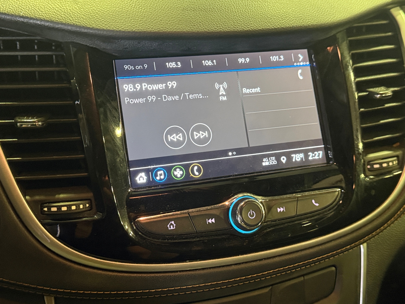 Thumbnail: 2018 Chevrolet Trax - 3