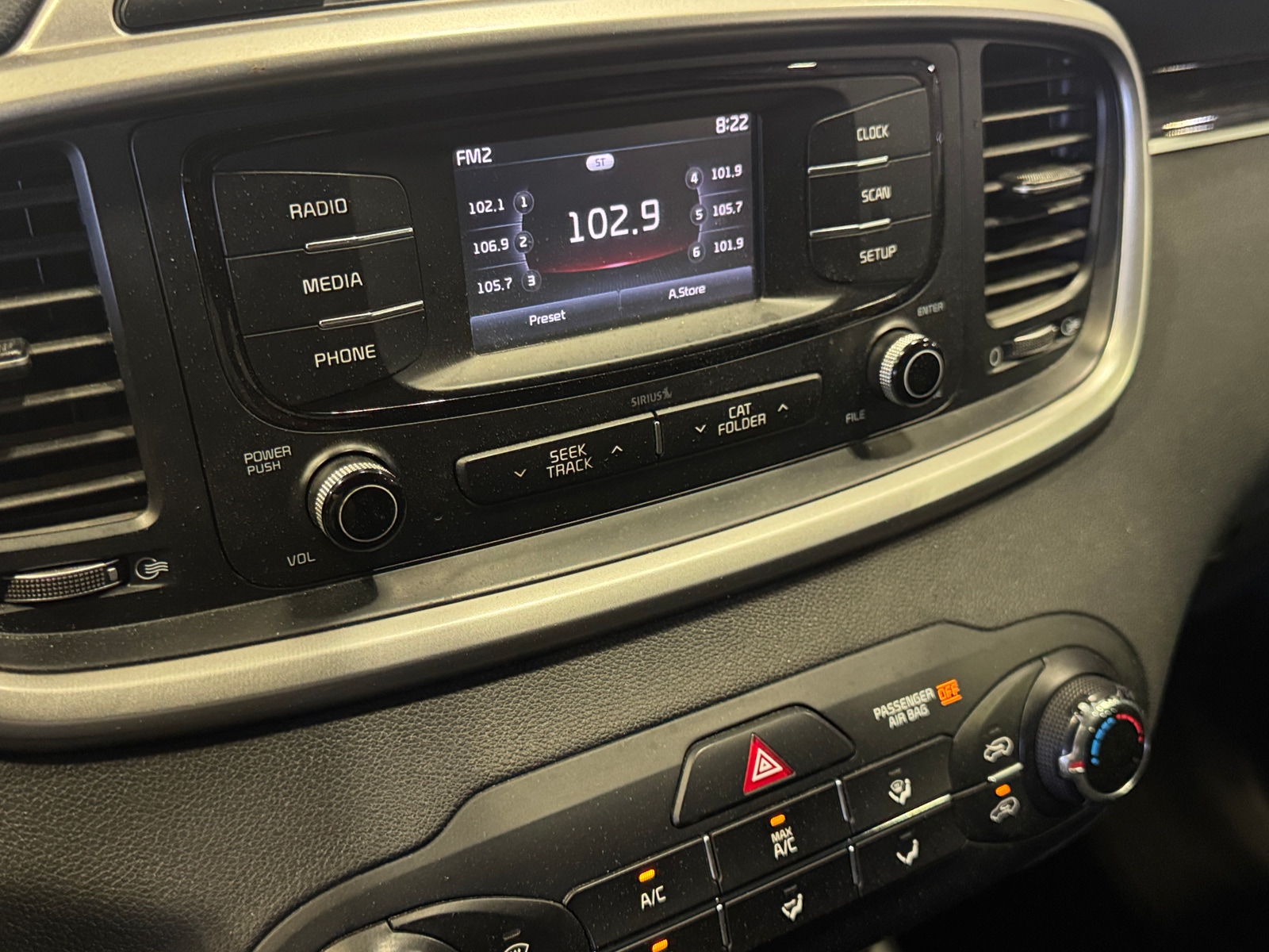 Thumbnail: 2017 Kia Sorento - 4