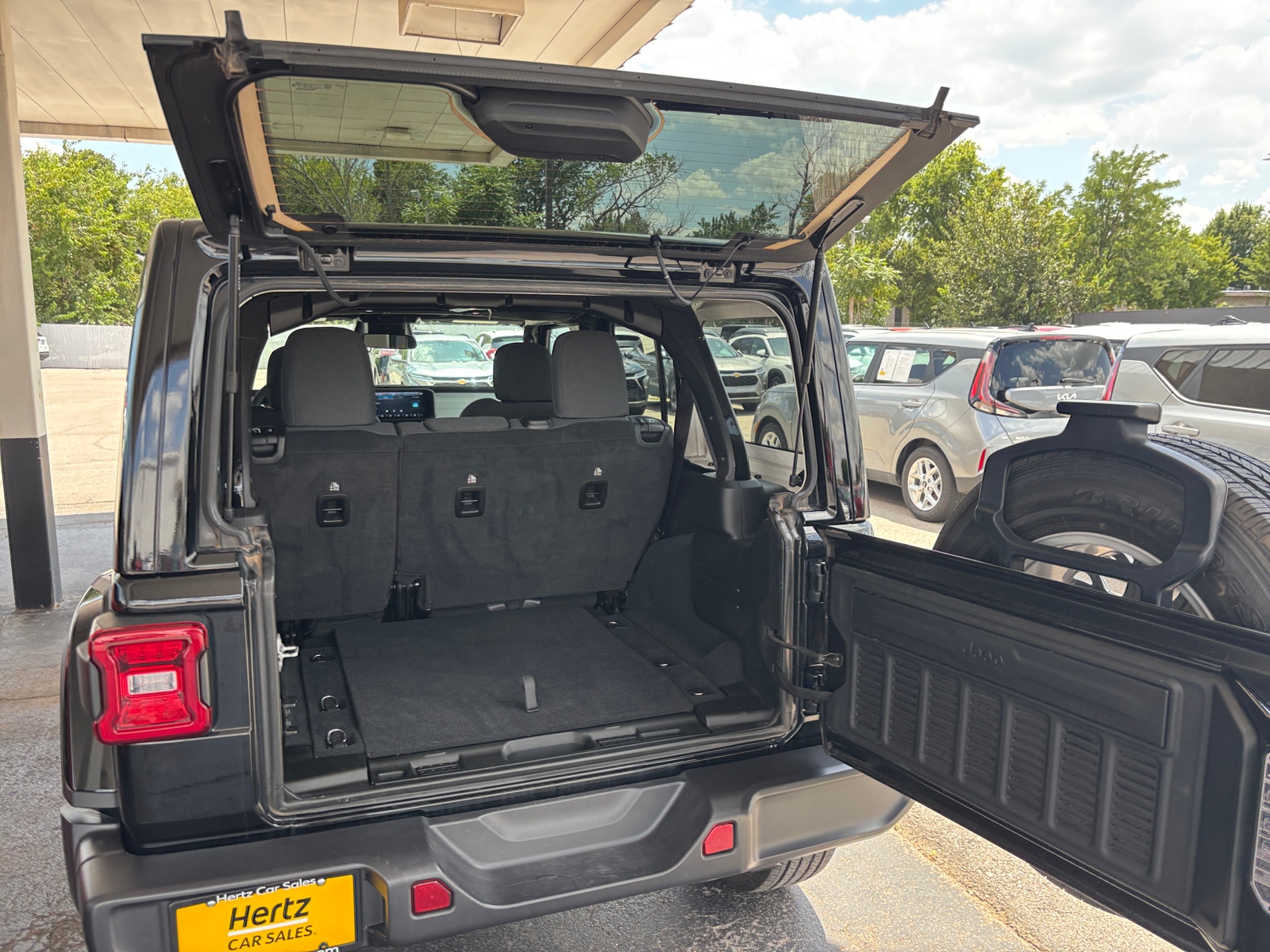 Thumbnail: 2025 Jeep Wrangler - 6