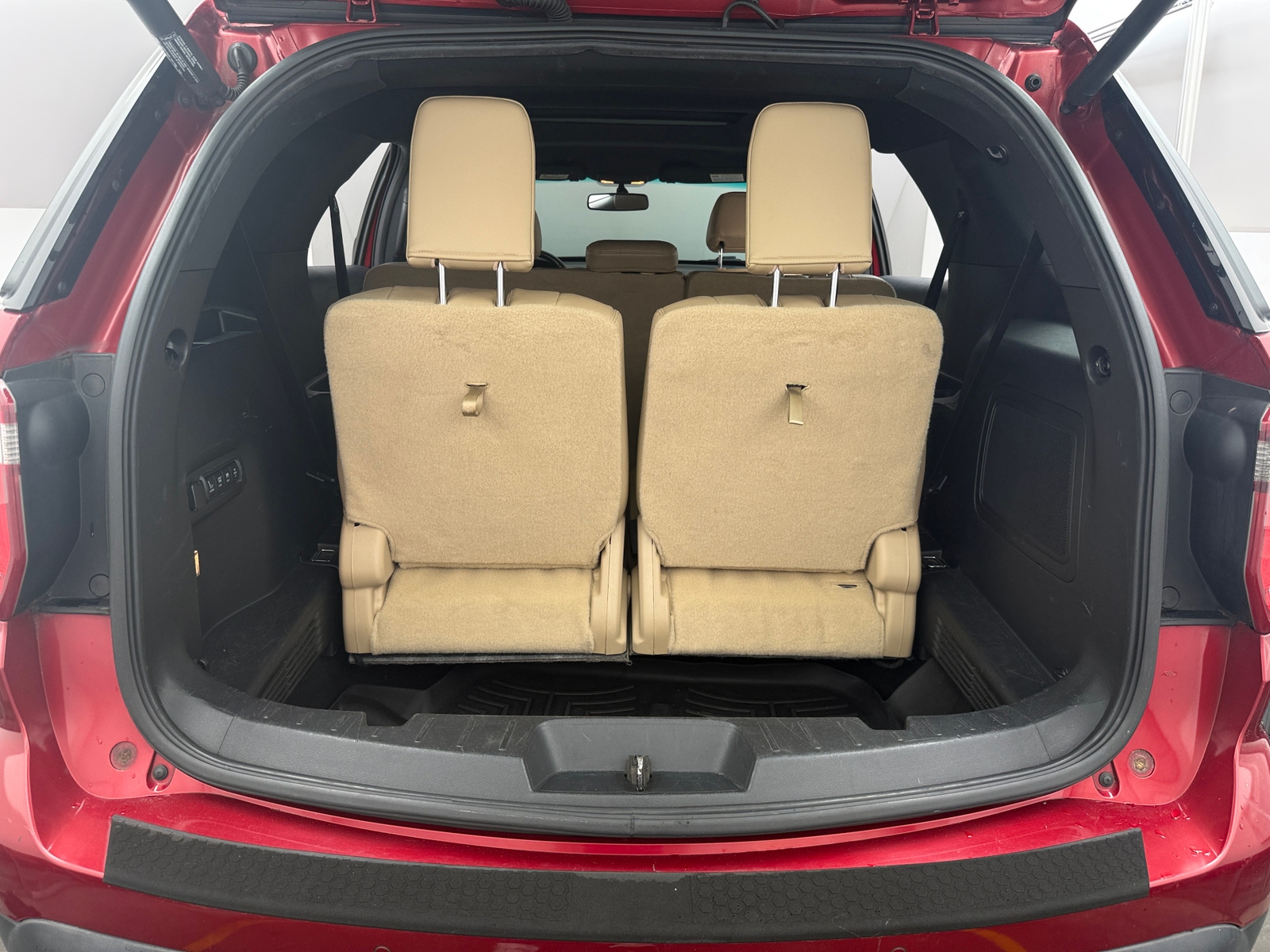 Thumbnail: 2016 Ford Explorer - 7