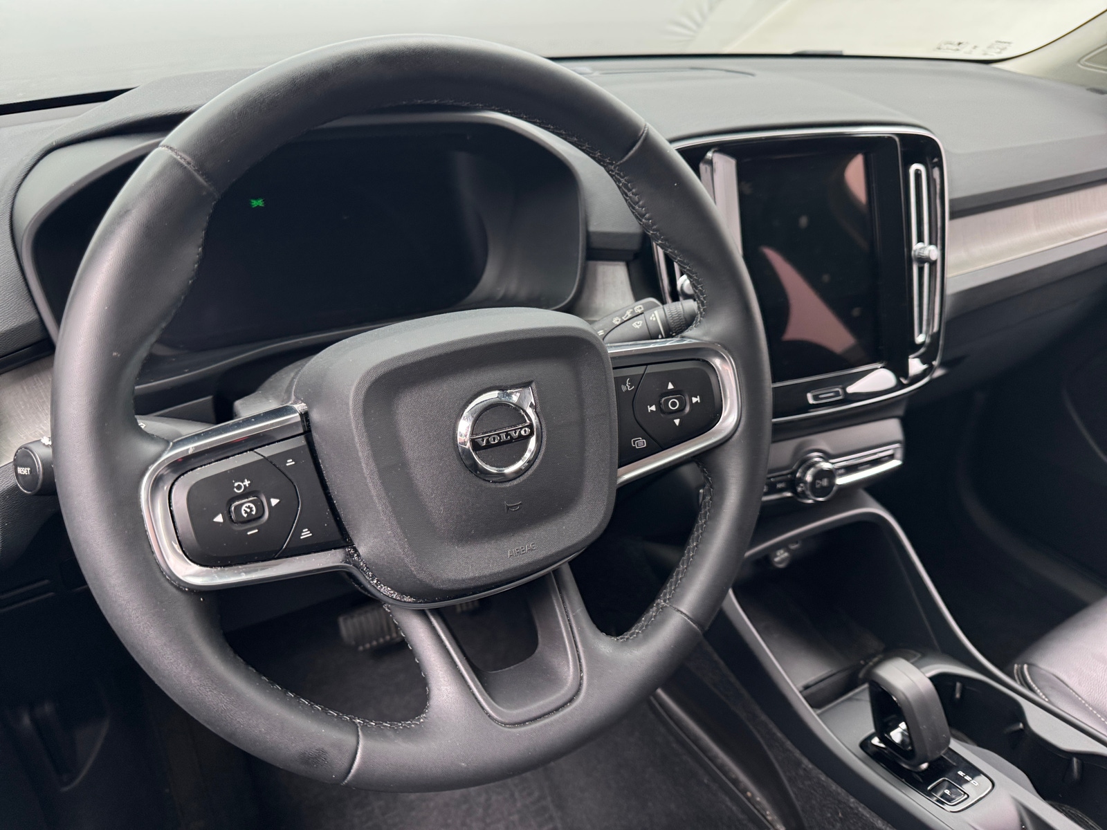 Thumbnail: 2024 Volvo XC40 - 4