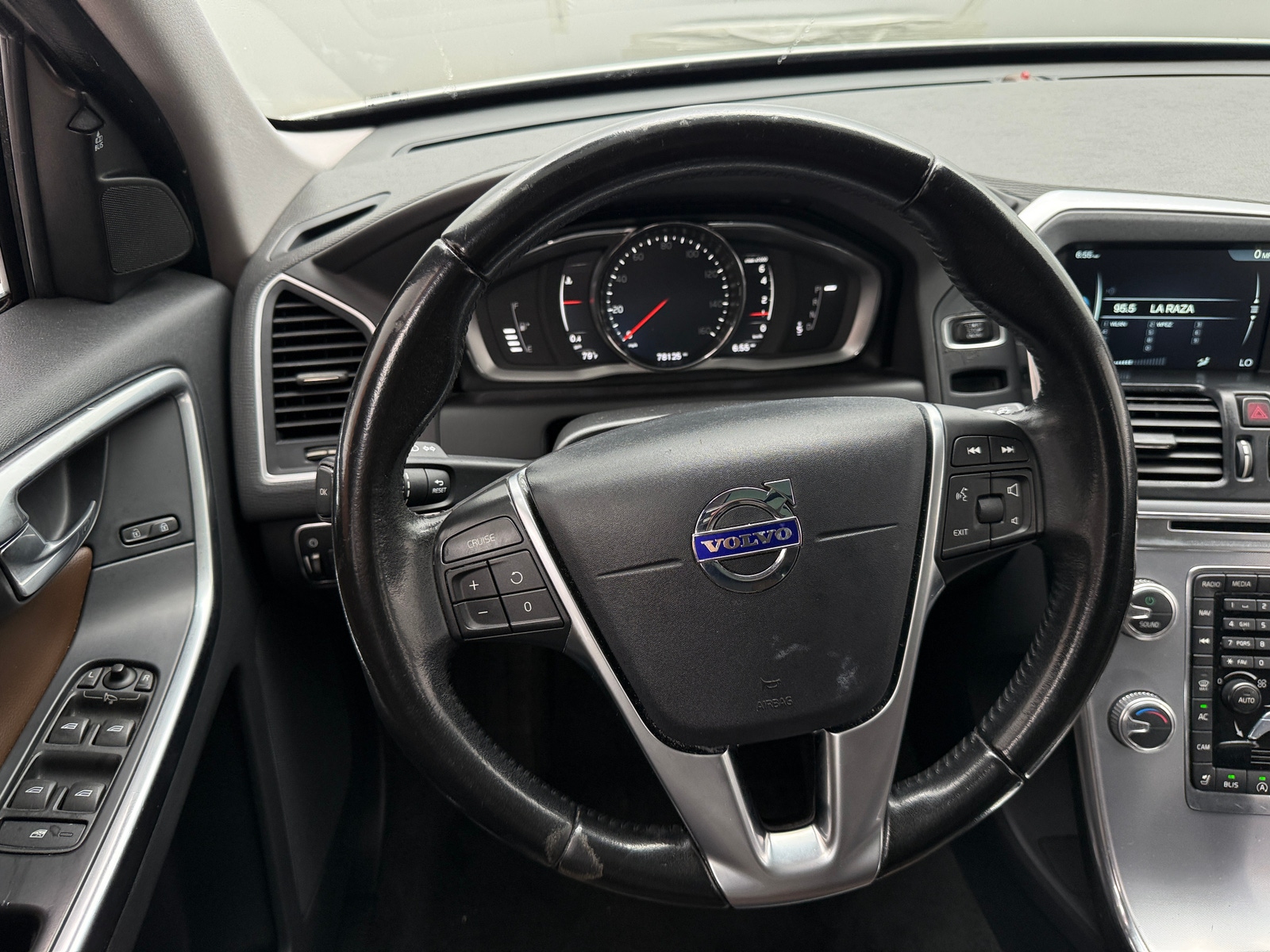 Thumbnail: 2017 Volvo XC60 - 4