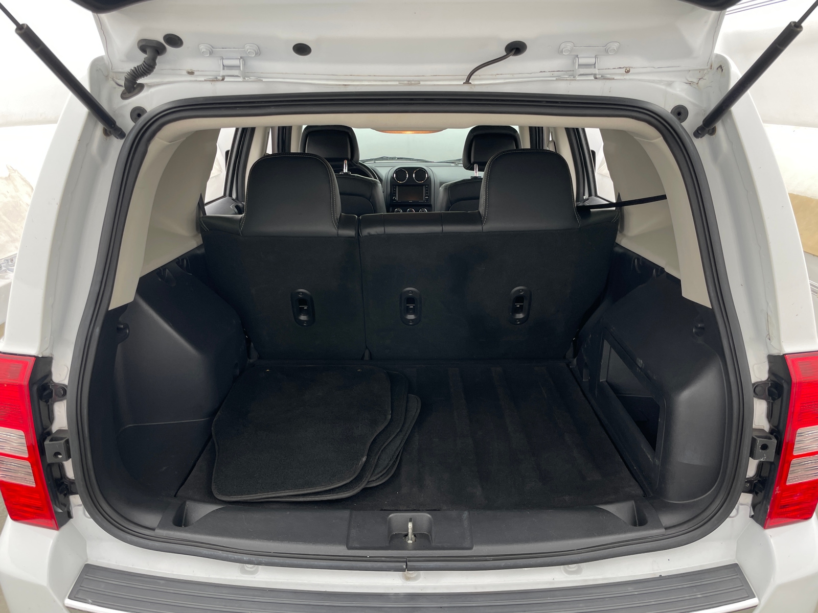 Thumbnail: 2017 Jeep Patriot - 6