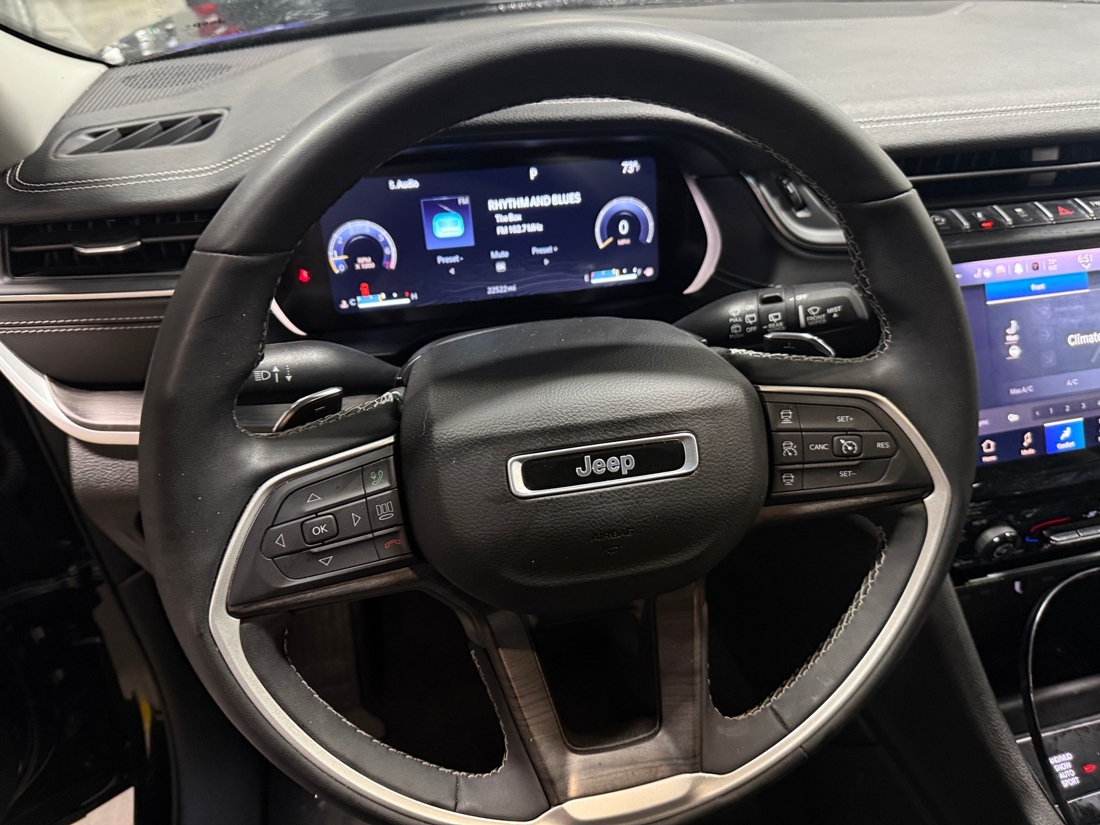 Thumbnail: 2023 Jeep Grand Cherokee L - 4