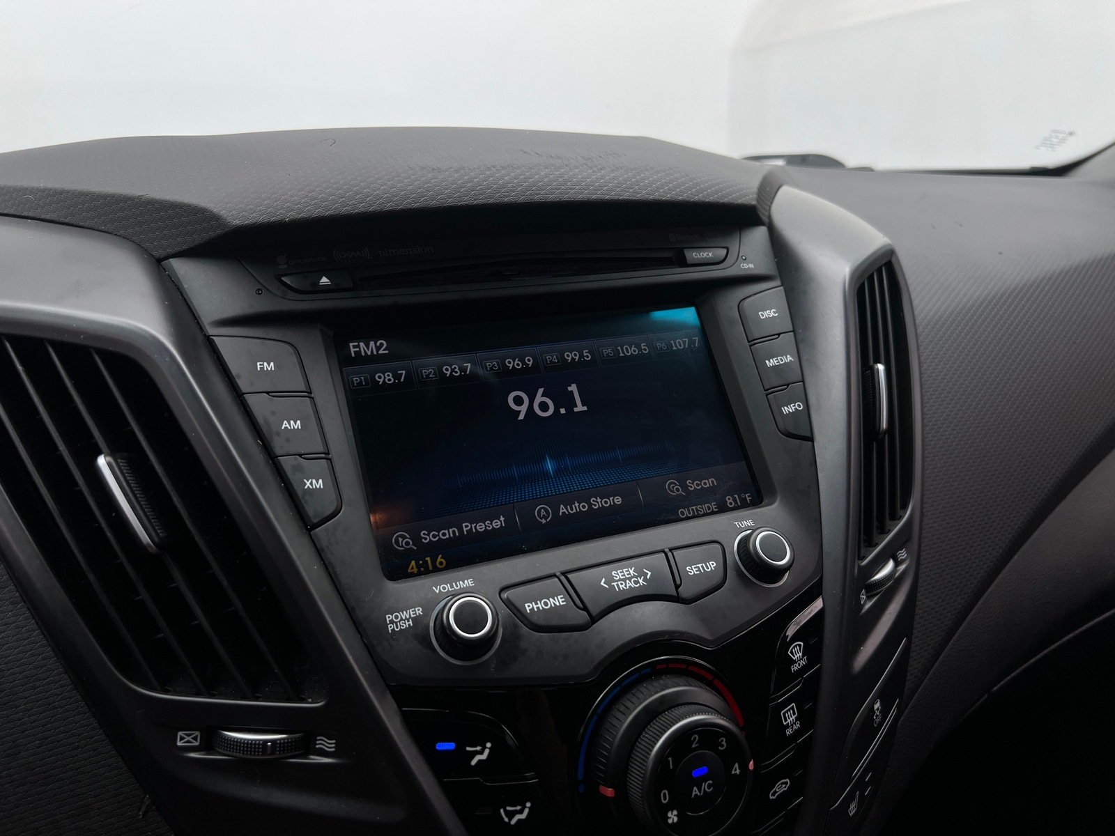 Thumbnail: 2014 Hyundai Veloster - 3