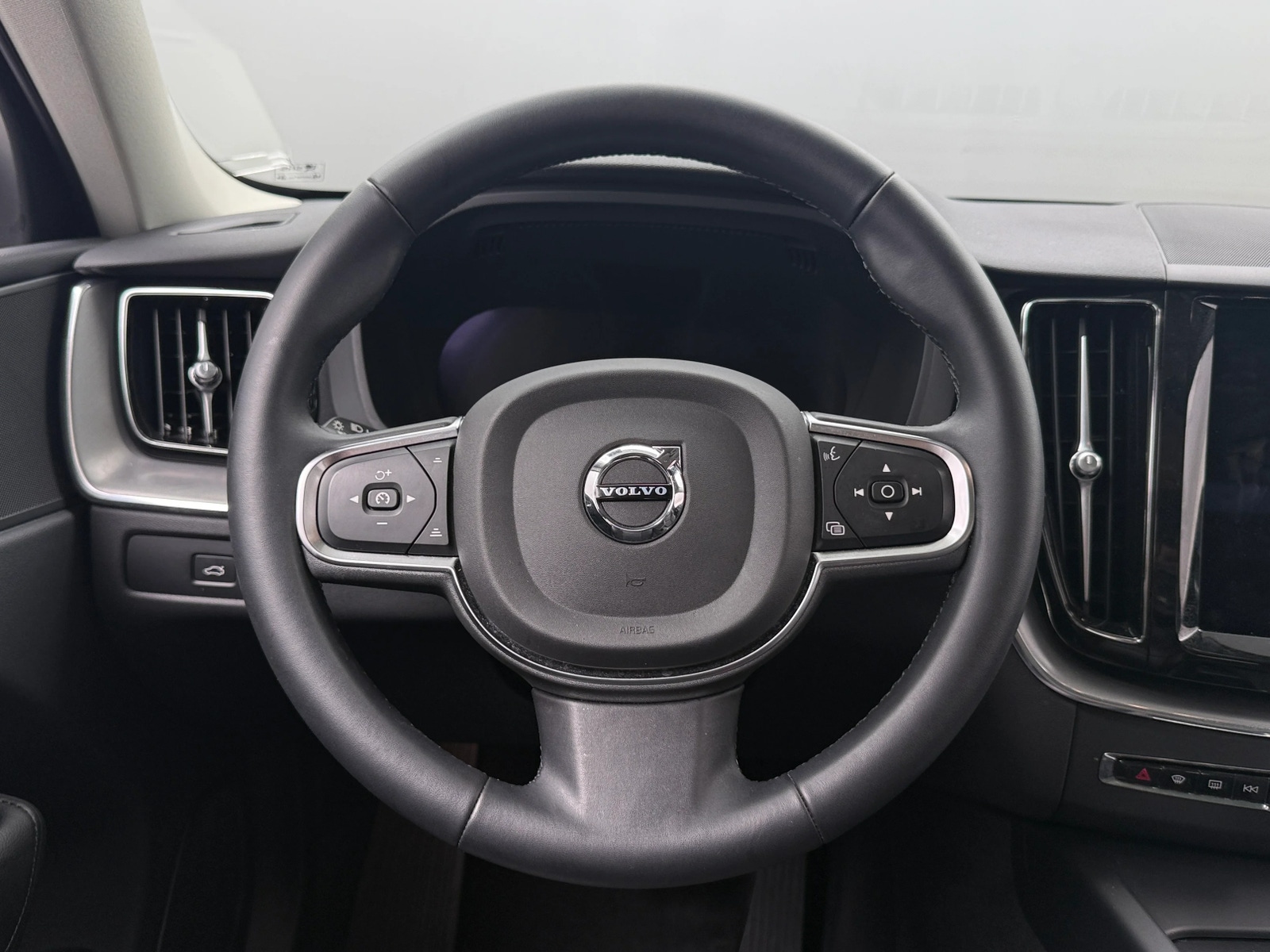 Thumbnail: 2023 Volvo XC60 - 4