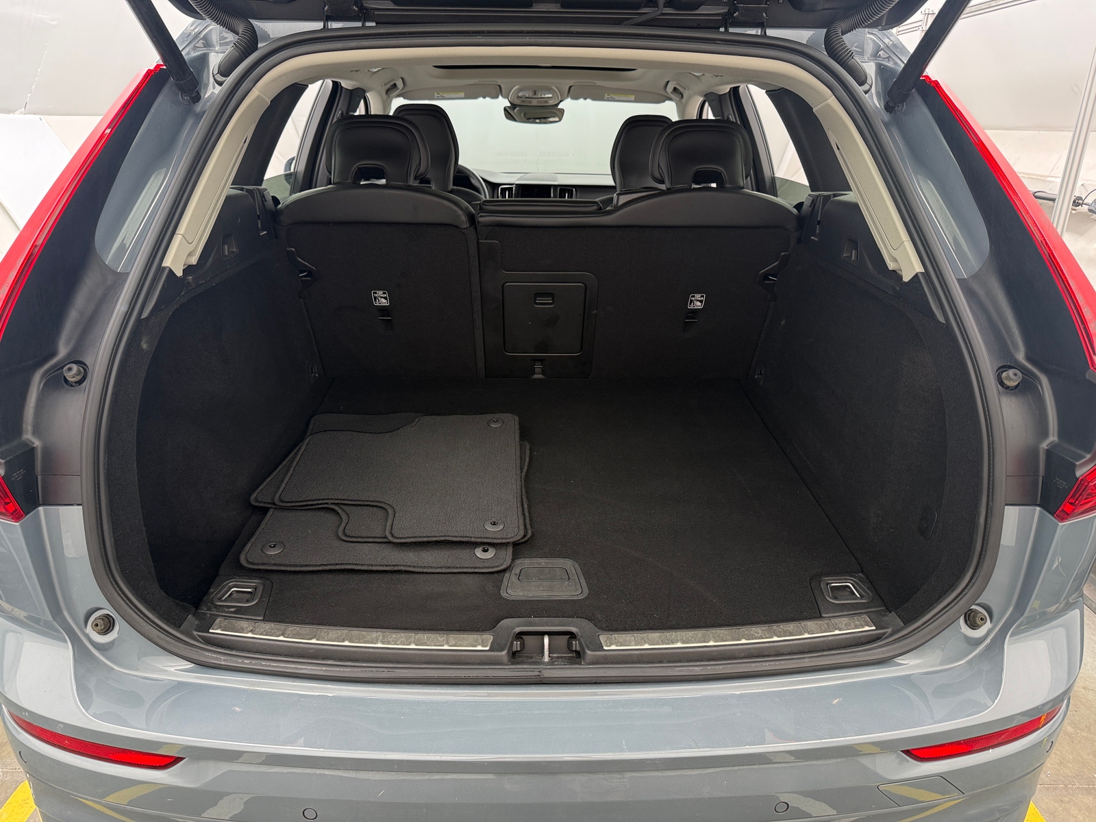 Thumbnail: 2023 Volvo XC60 - 6