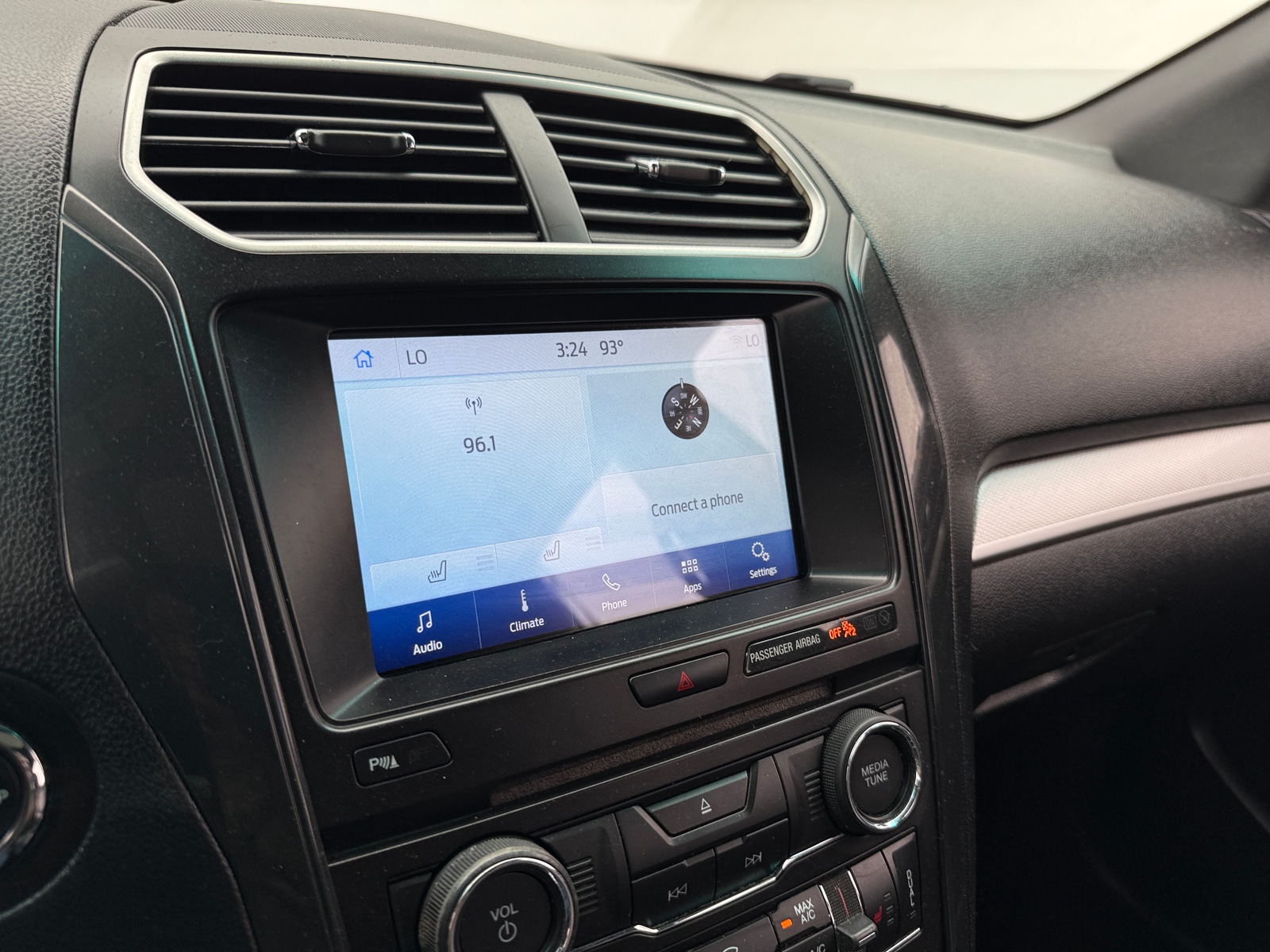 Thumbnail: 2016 Ford Explorer - 3