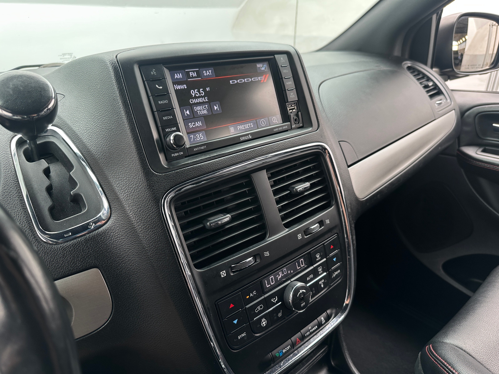 Thumbnail: 2019 Dodge Grand Caravan - 3