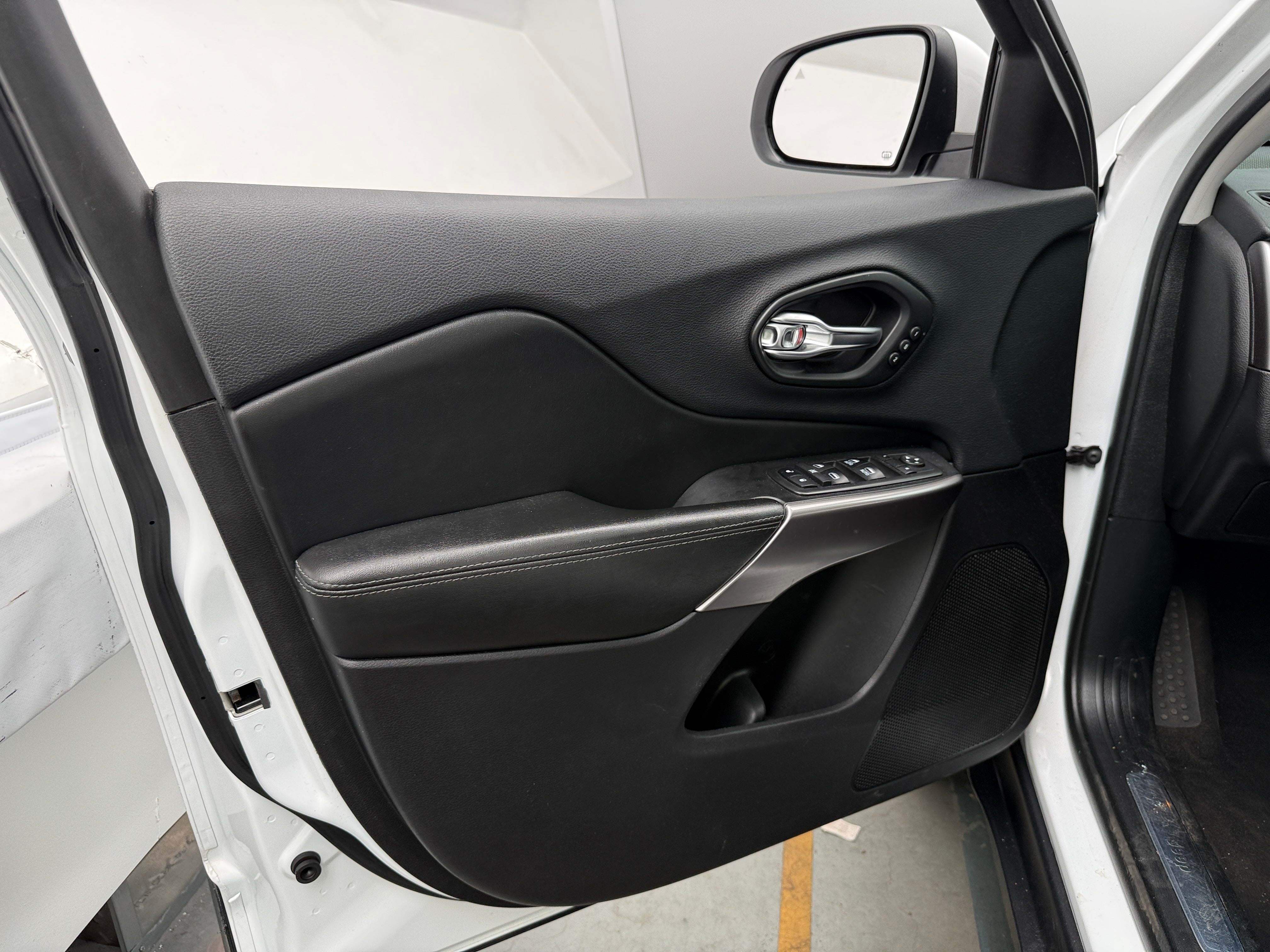 Used 2019 Jeep Cherokee Limited with VIN 1C4PJMDX2KD379556 for sale in Pewaukee, WI