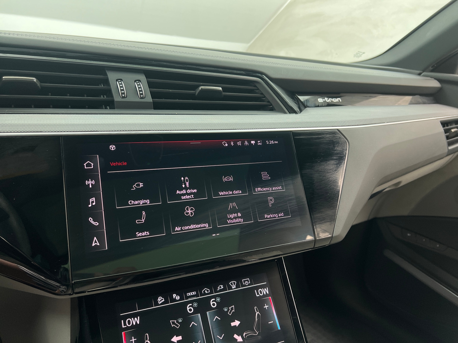 Thumbnail: 2024 Audi Q8 e-tron - 3