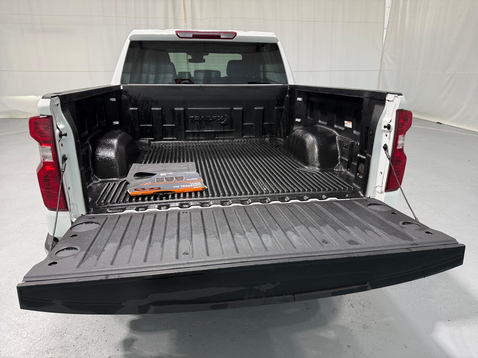 Thumbnail: 2025 Chevrolet Silverado 1500 - 7