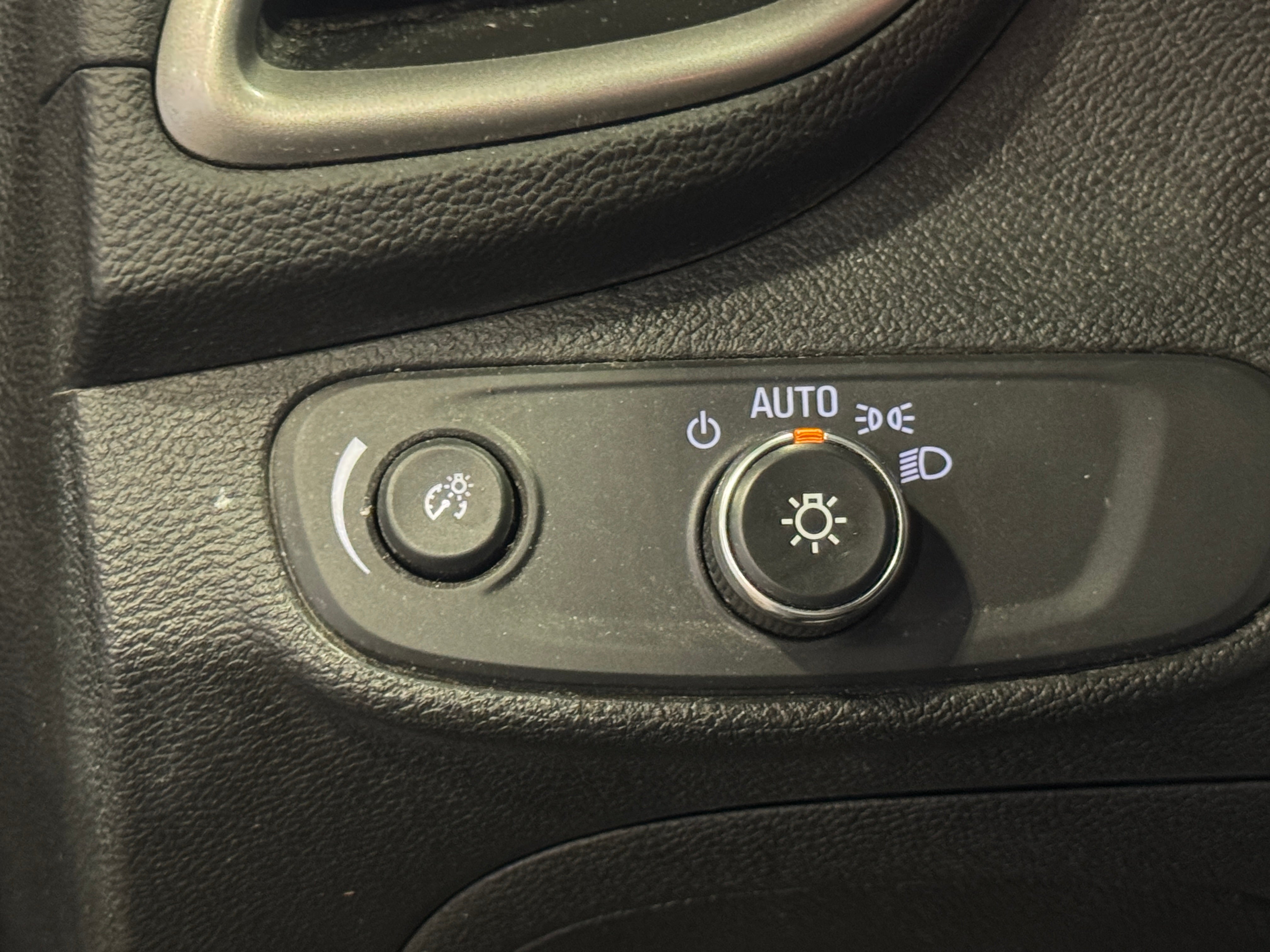 Used 2018 Chevrolet Trax LS with VIN 3GNCJNSB9JL349417 for sale in Pewaukee, WI
