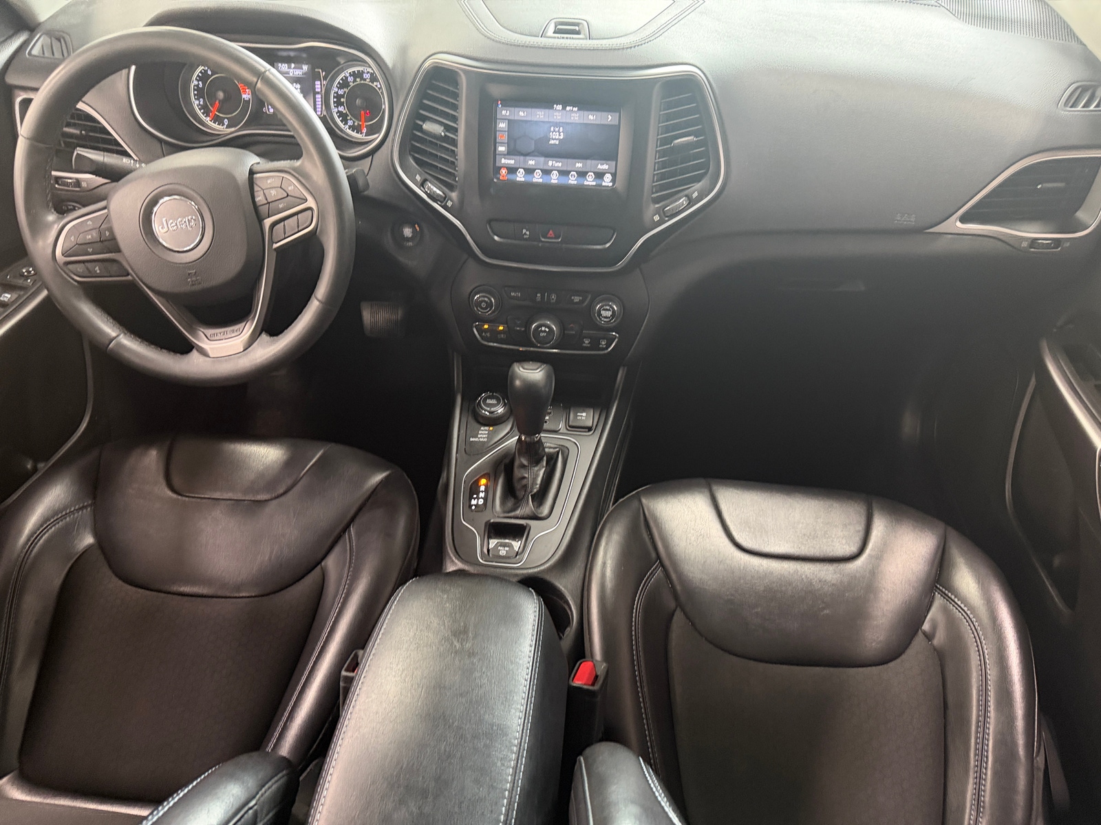 Thumbnail: 2020 Jeep Cherokee - 3