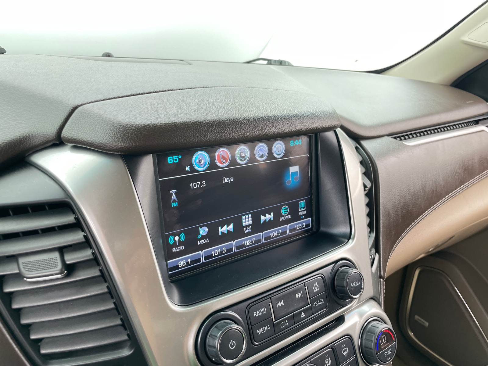 Thumbnail: 2018 Chevrolet Suburban - 3