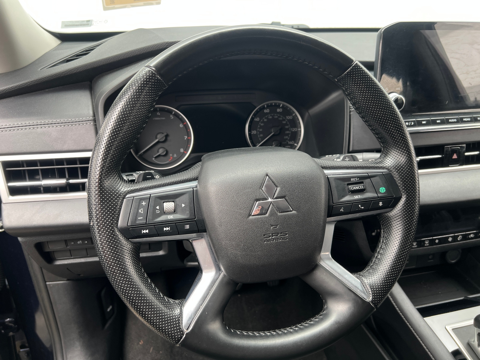 Thumbnail: 2024 Mitsubishi Outlander - 4