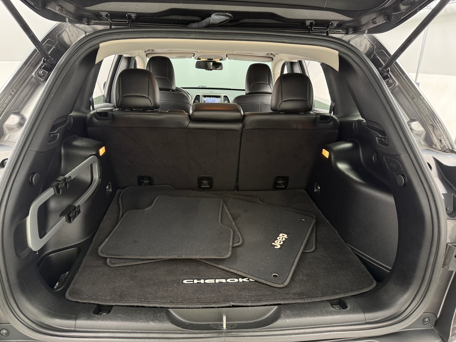 Thumbnail: 2016 Jeep Cherokee - 6