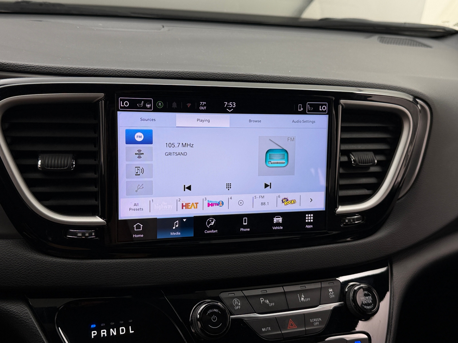 Thumbnail: 2025 Chrysler Pacifica - 3