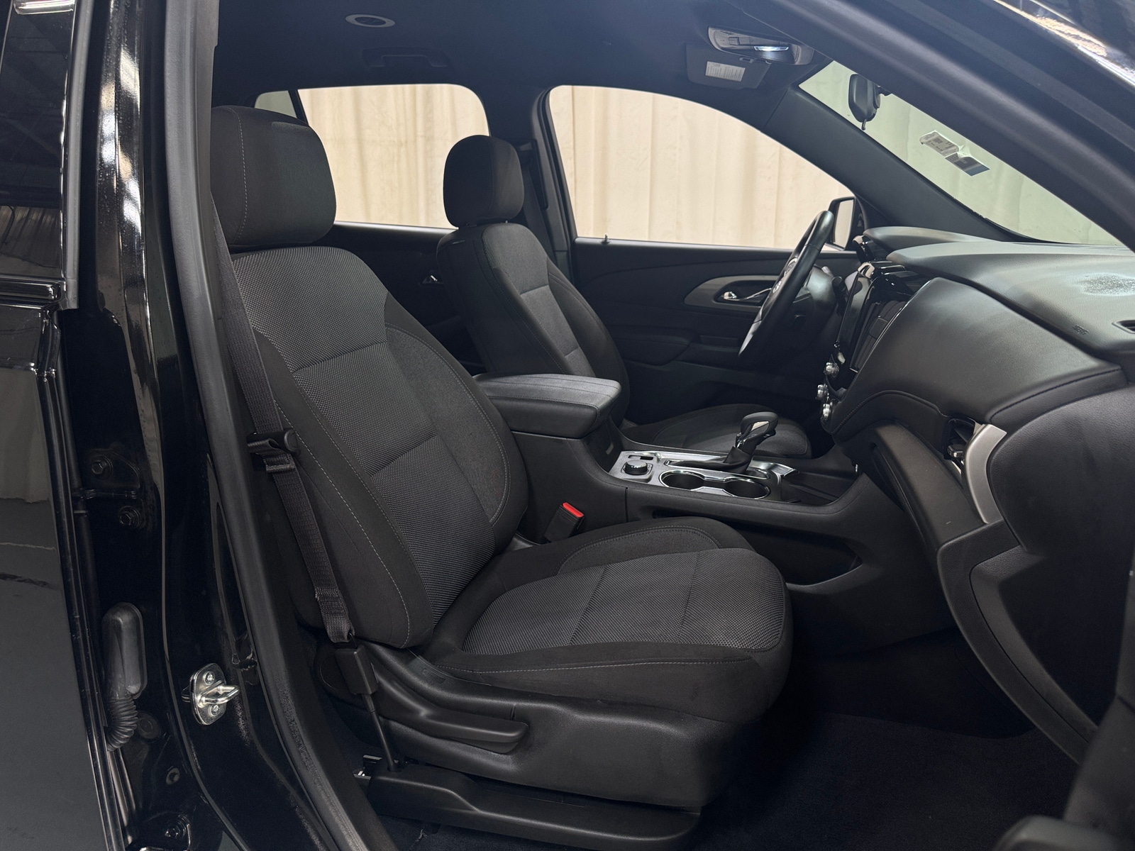 Thumbnail: 2023 Chevrolet Traverse - 2