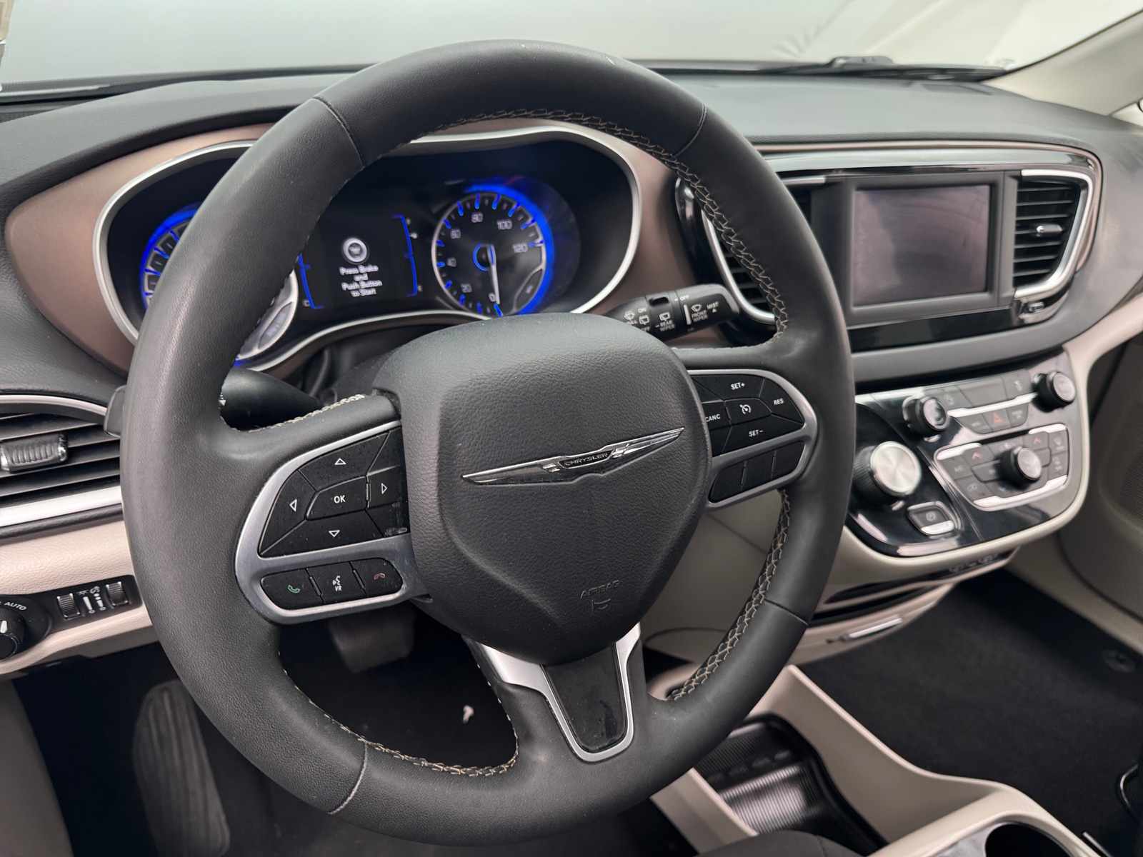Thumbnail: 2023 Chrysler Voyager - 5