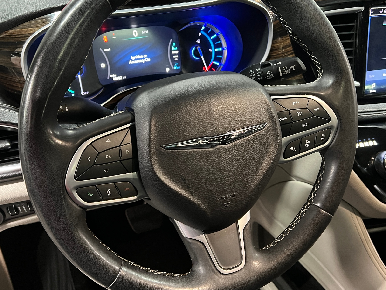 Thumbnail: 2023 Chrysler Pacifica - 4