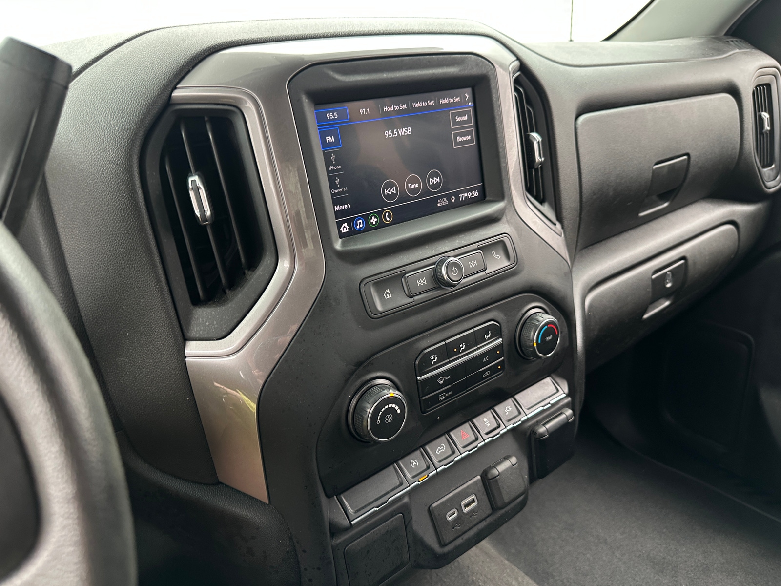 Thumbnail: 2021 Chevrolet Silverado 1500 - 4