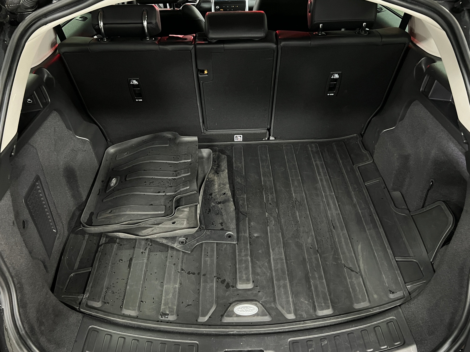 Thumbnail: 2023 Land Rover Discovery Sport - 6
