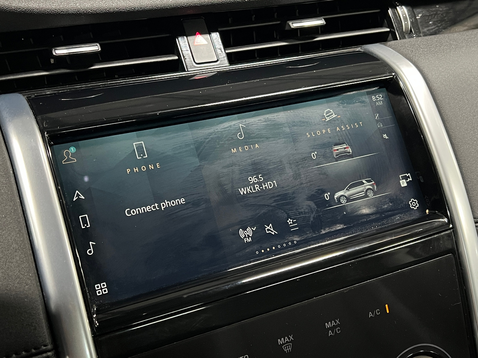Thumbnail: 2023 Land Rover Discovery Sport - 3