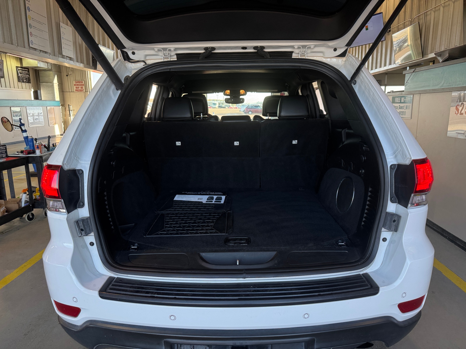 Thumbnail: 2020 Jeep Grand Cherokee - 6
