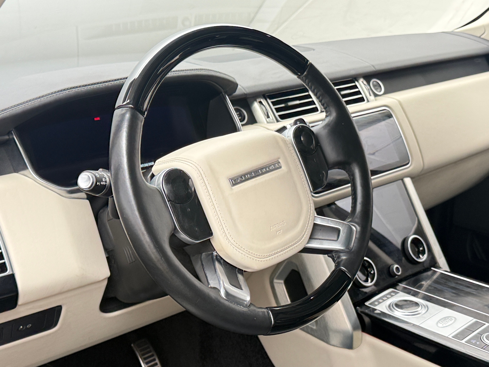 Thumbnail: 2022 Land Rover Range Rover - 4