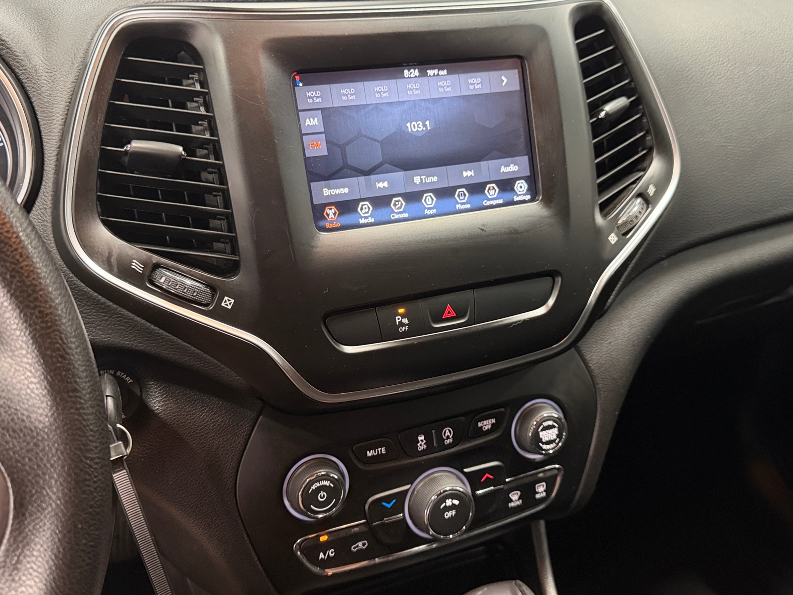 Thumbnail: 2019 Jeep Cherokee - 4