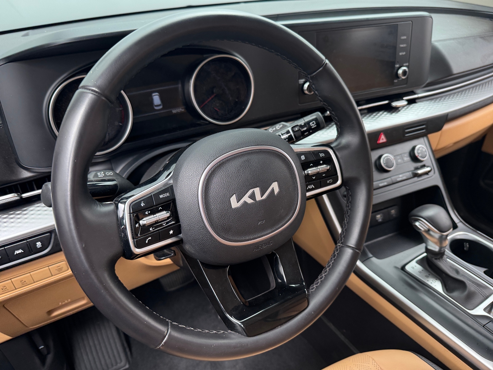 Thumbnail: 2023 Kia Carnival - 4