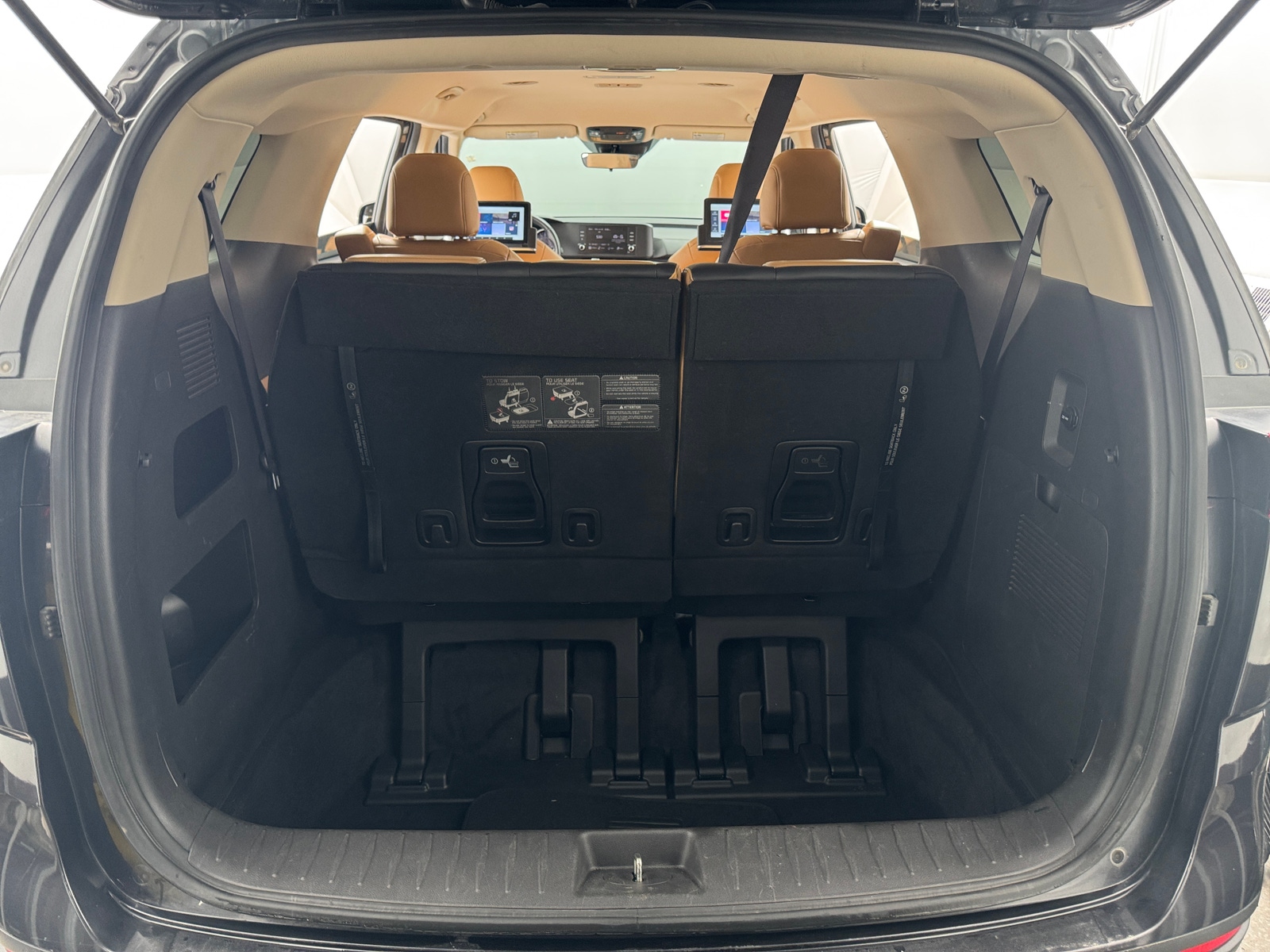 Thumbnail: 2023 Kia Carnival - 6