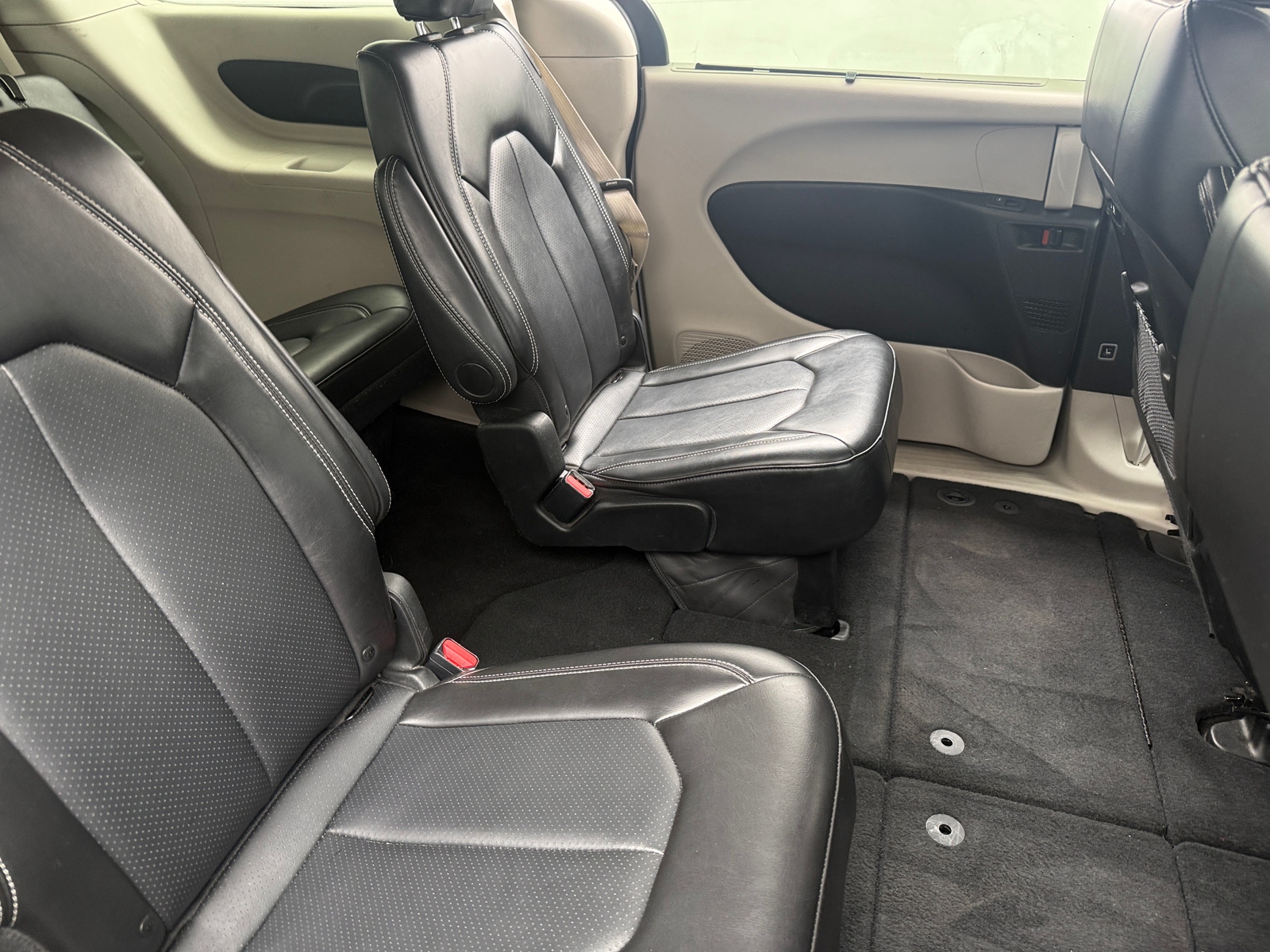 Thumbnail: 2024 Chrysler Pacifica - 5