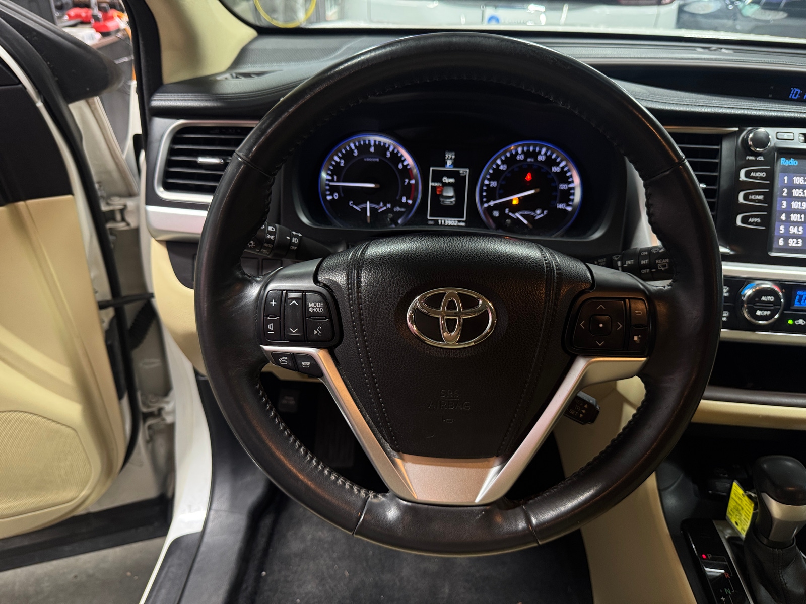 Thumbnail: 2015 Toyota Highlander - 4