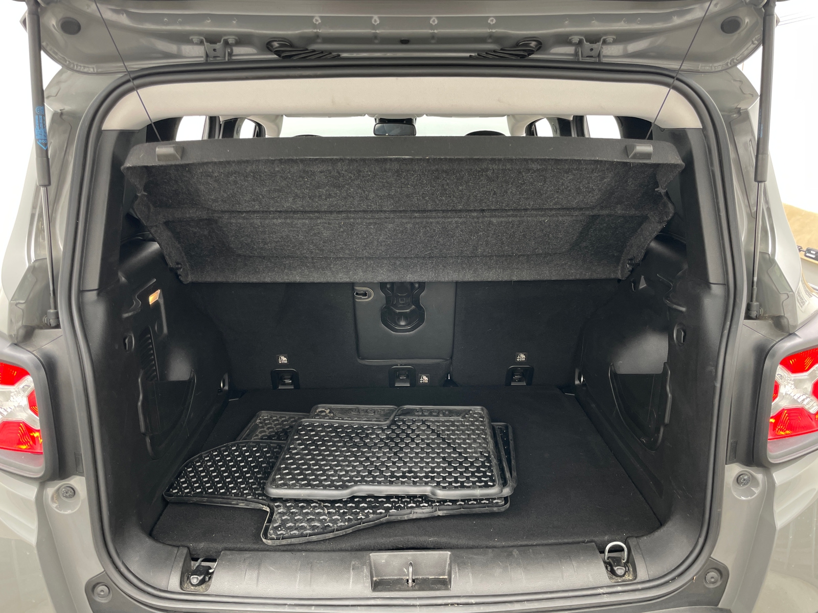 Thumbnail: 2020 Jeep Renegade - 6