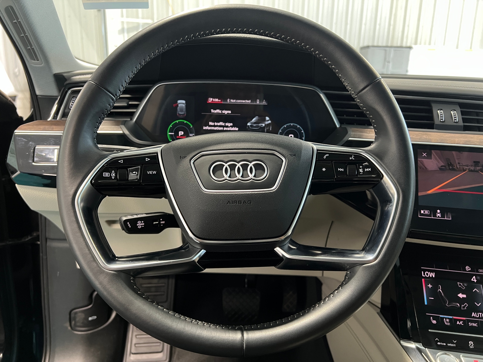 Thumbnail: 2019 Audi e-tron - 4