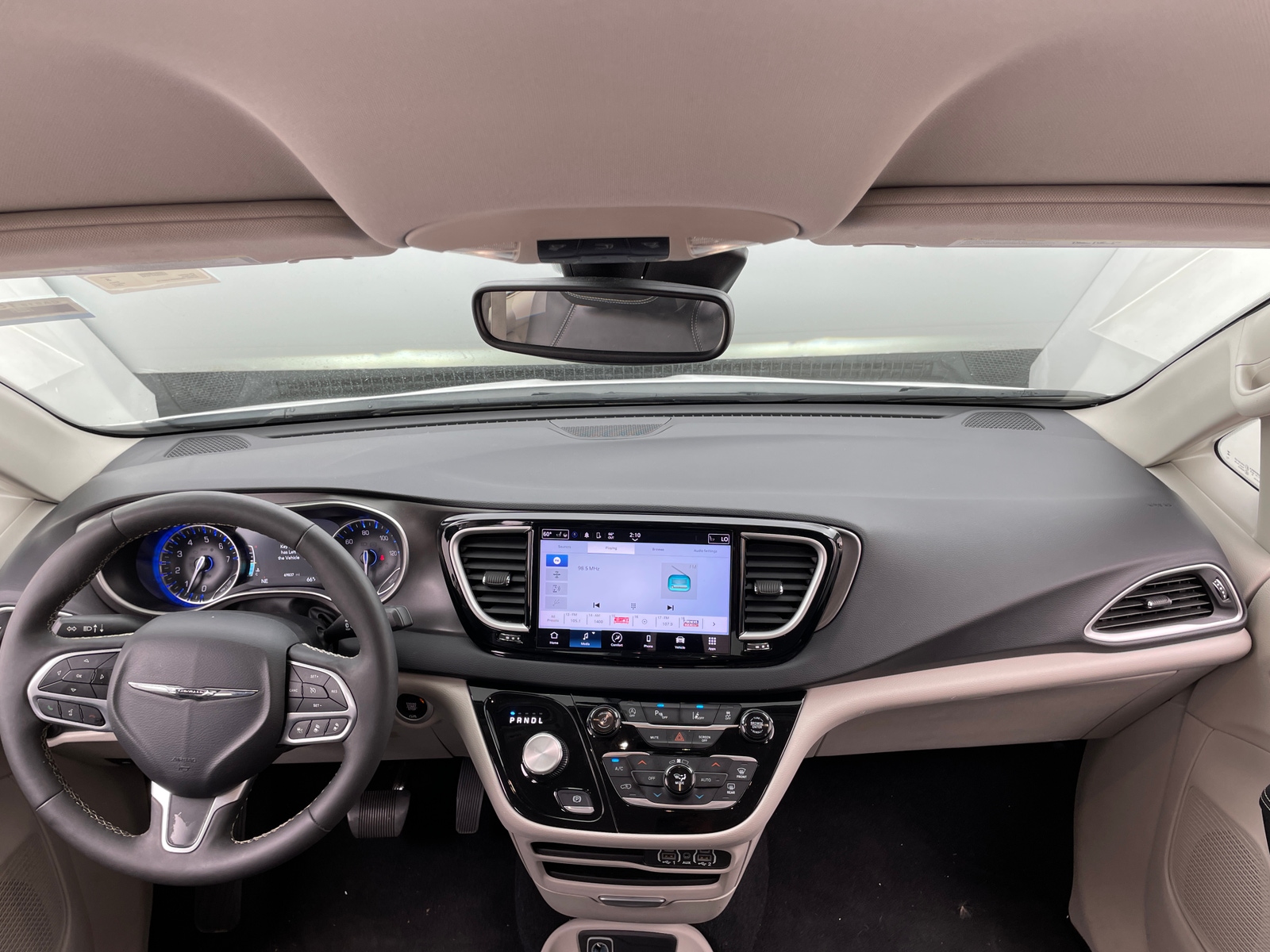 Thumbnail: 2024 Chrysler Pacifica - 3