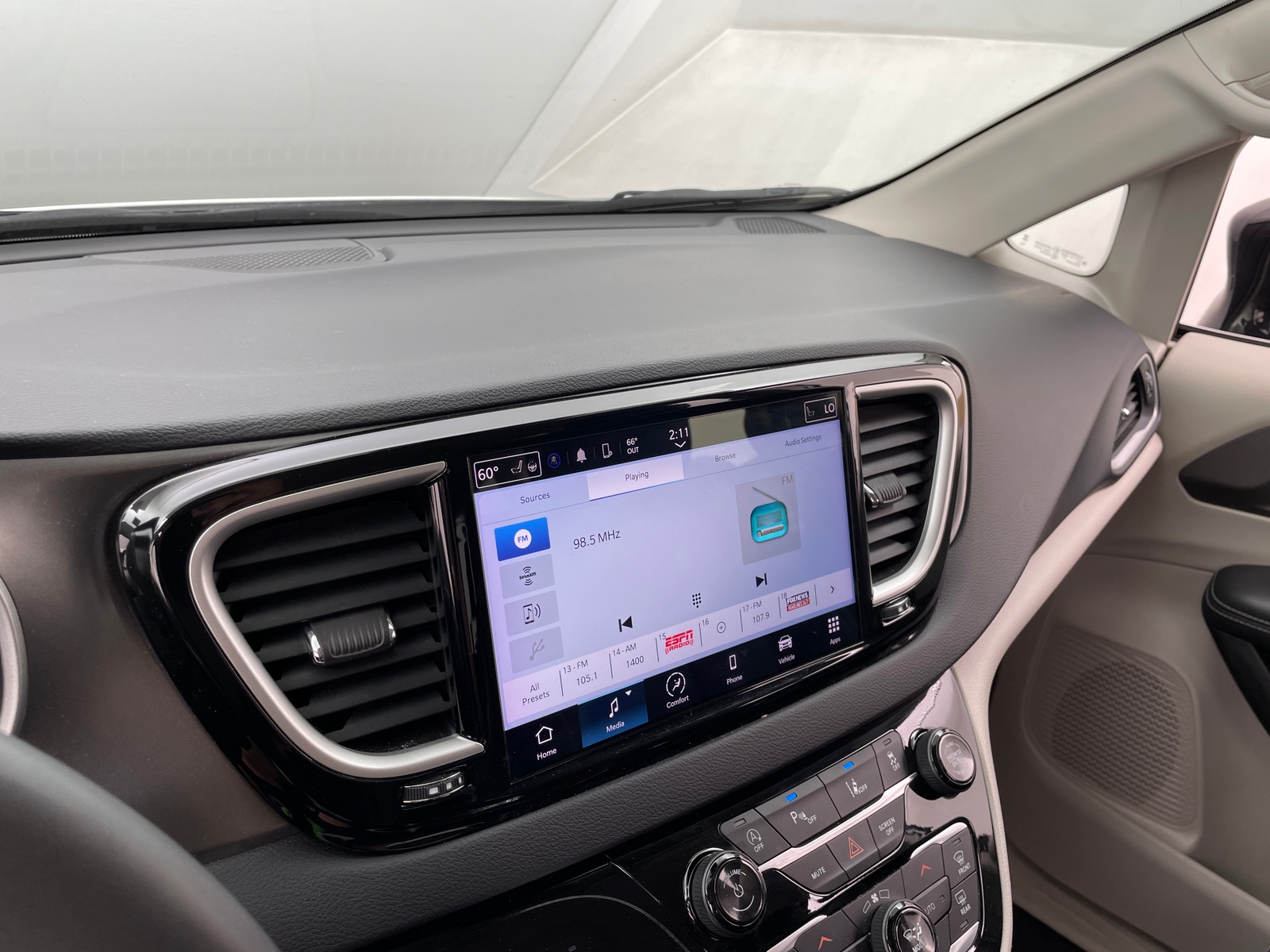 Thumbnail: 2024 Chrysler Pacifica - 4