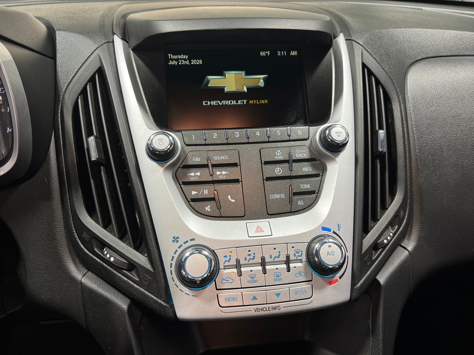 Thumbnail: 2017 Chevrolet Equinox - 4