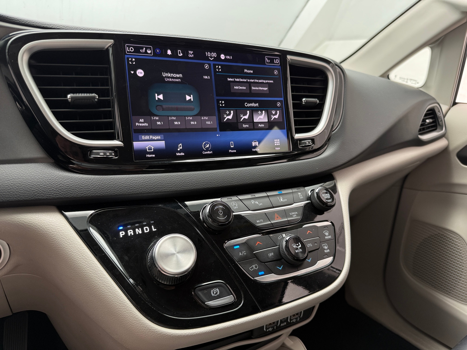 Thumbnail: 2024 Chrysler Pacifica - 3